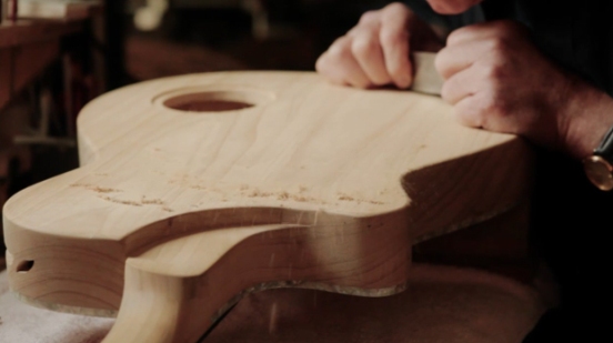 membuat gitar kayu